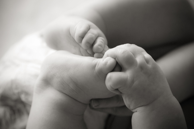 Praxis Schwahn Physiotherapie & Osteopathie - Hand und Fuß von Säugling